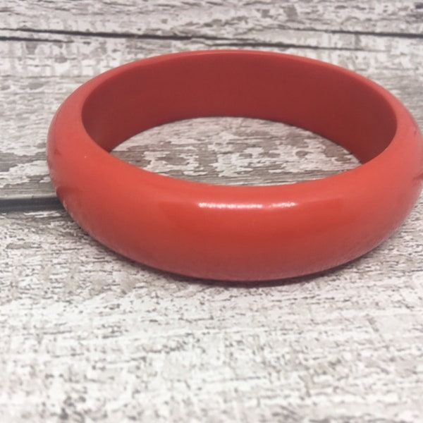 Red plastic bangle  - retro  midi width fakelite bangle for women