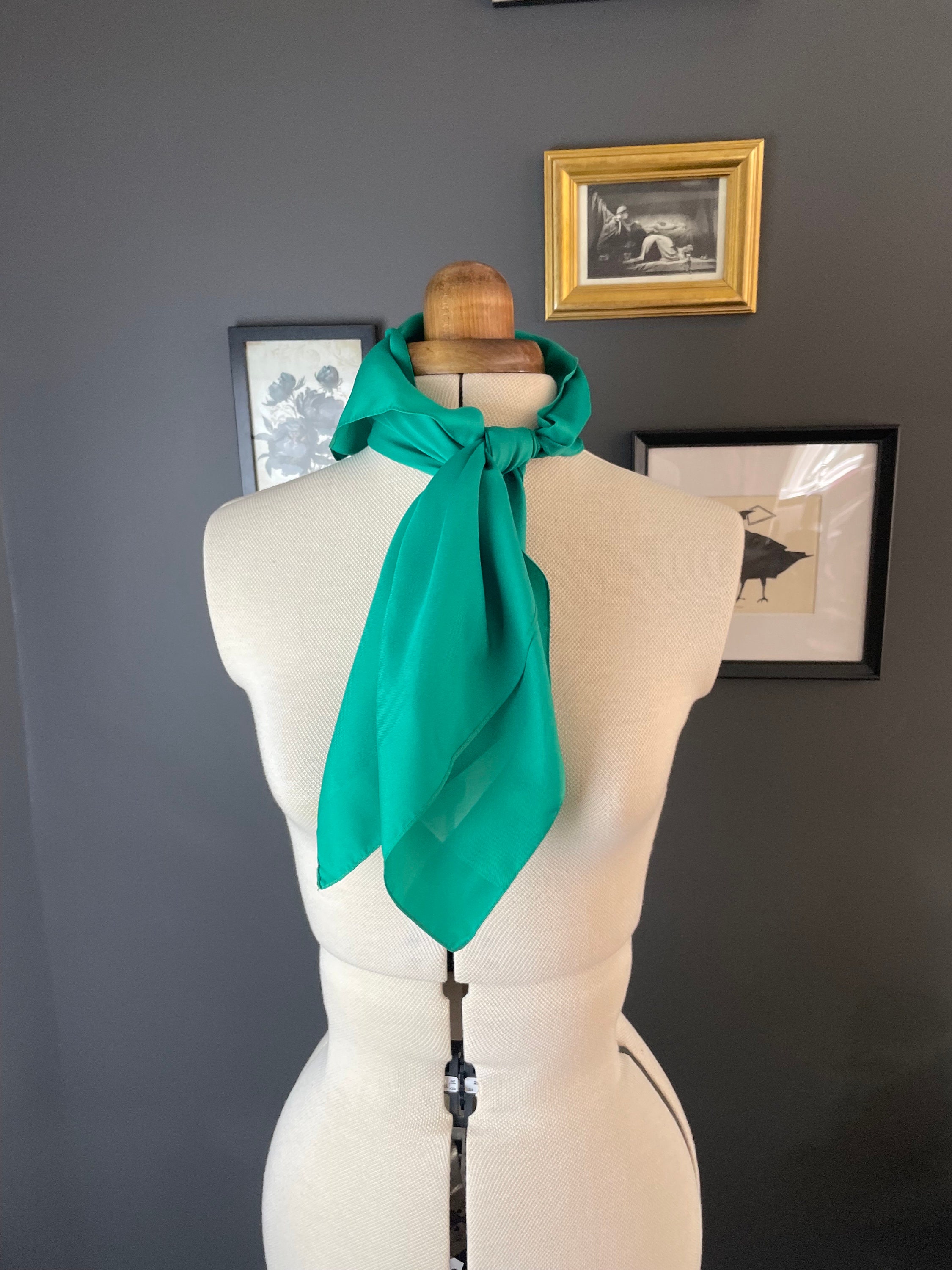 Foulard carré vert jade écharpe ou foulard pour femme en tissu