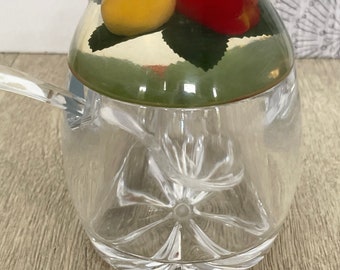 Conserve de lucite ou pot de confiture avec couvercle de fruits mélangés - pot de confiture transparent rétro kitsch et cuillère