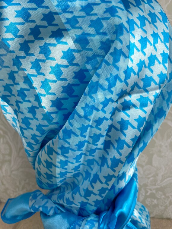 Blue houndstooth check pattern square headscarf -… - image 5