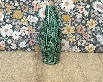 SylvaC Solo Specimen Vase No. 5513 - Green Ceramic with Embossed Leaves