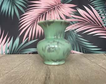 ヴィンテージのアクアグリーンのドリップ釉薬を施した小さな陶器の花瓶