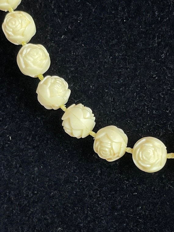 Cream plastic moulded rose bead necklace - pale c… - image 10