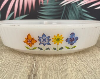 Phoenix Pyrex Flower Pattern Cake Pan . Vintage Cookware