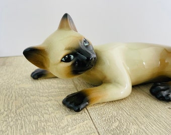 這うポーズのシャム猫の置物 - ミッドセンチュリー時代の猫の置物