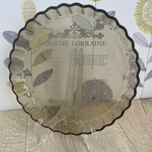 Plat à Tarte En Verre Fumé Arcopal – Vintage Années 70/80 – Bord Festonné – Fabriqué En France