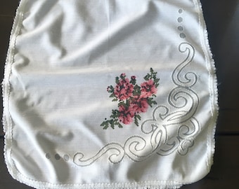 Vintage square napkin set - white with faux cross stitch  pattern and lace effect