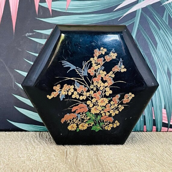 六角形 蓋付き 小物入れ 黒地 花柄 小さな黒い六角形の小物入れ – 花柄のプラスチック - Etsy 日本