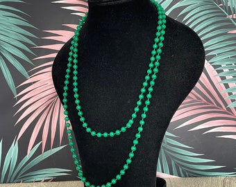 Vintage deep green plastic moulded bead rope length necklace - plastic bead necklace for women