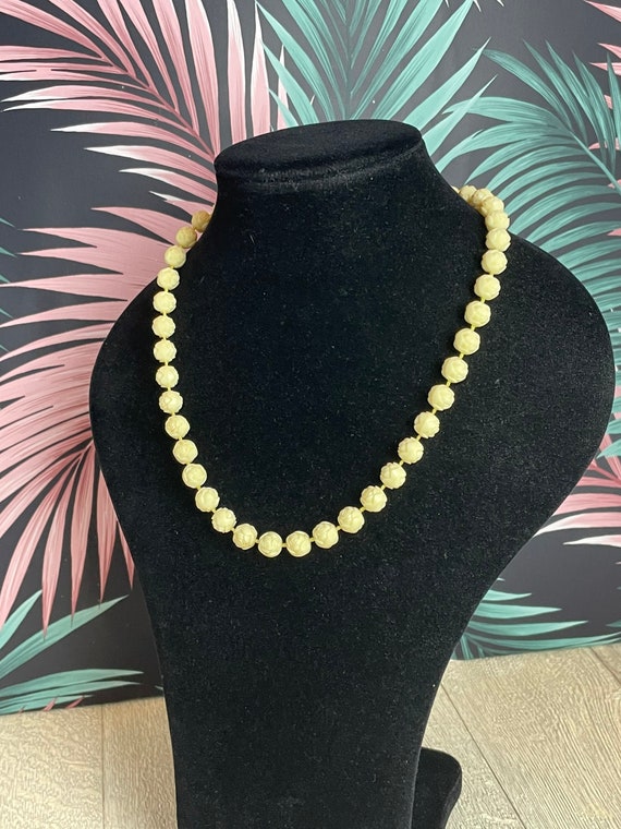 Cream plastic moulded rose bead necklace - pale c… - image 1