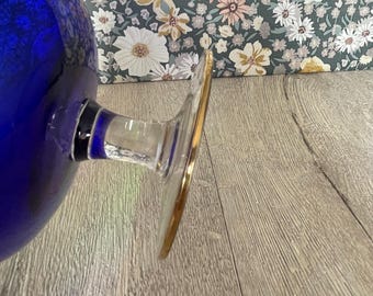コバルトブルーガラス台座皿 - ヴィンテージゴールド模様の装飾食器