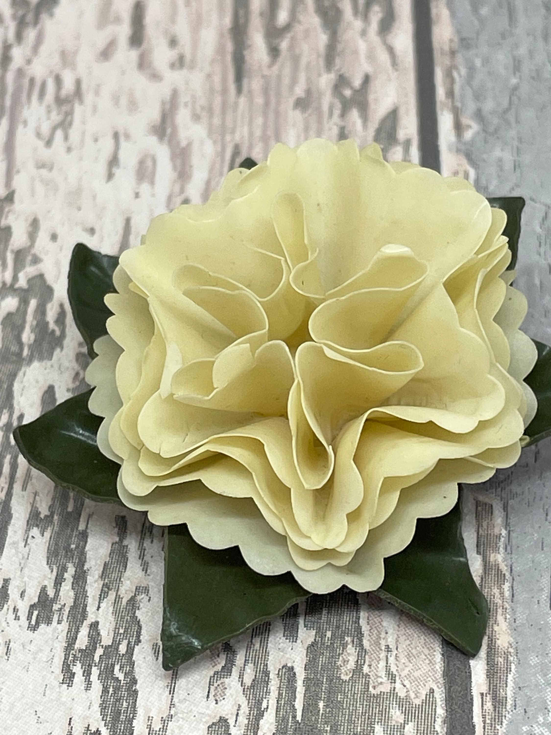 第二次世界大戦の花の恋人ブローチ - ヴィンテージプラスチック