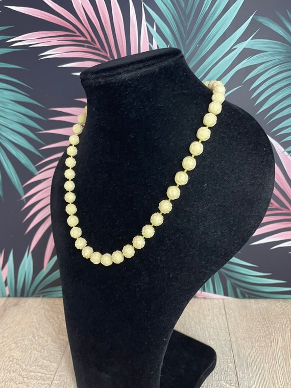 Cream plastic moulded rose bead necklace - pale c… - image 7