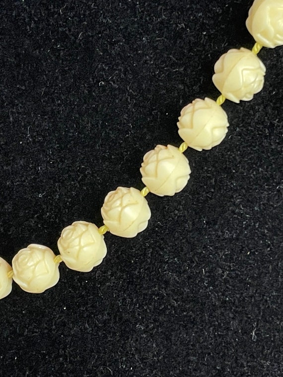 Cream plastic moulded rose bead necklace - pale c… - image 5