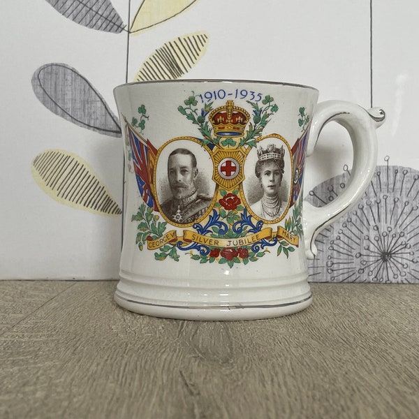 King George V Silver jubilee mug  -  Royal memorabilia featuring King George and Queen Mary