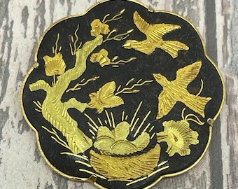 Damasceense vogel met nestbroche - bloemvormige zwart en gouden vintage broche voor dames