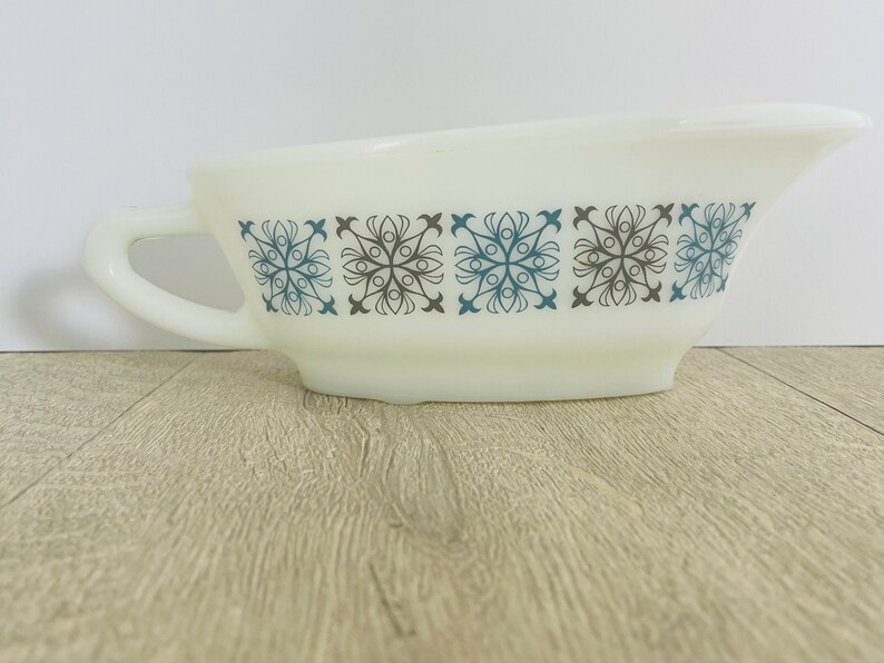 Pyrex Chelsea Pattern JAJ Pyrex Chelsea Range Gravy Boat or Sauce Jug - Etsy