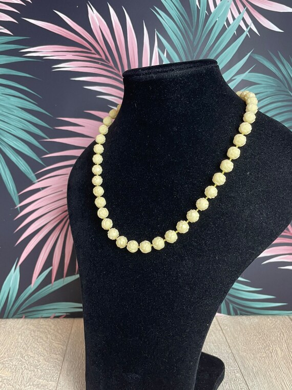 Cream plastic moulded rose bead necklace - pale c… - image 9