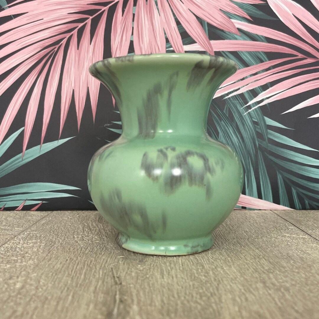 ヴィンテージのアクアグリーンのドリップ釉薬を施した小さな陶器の花瓶