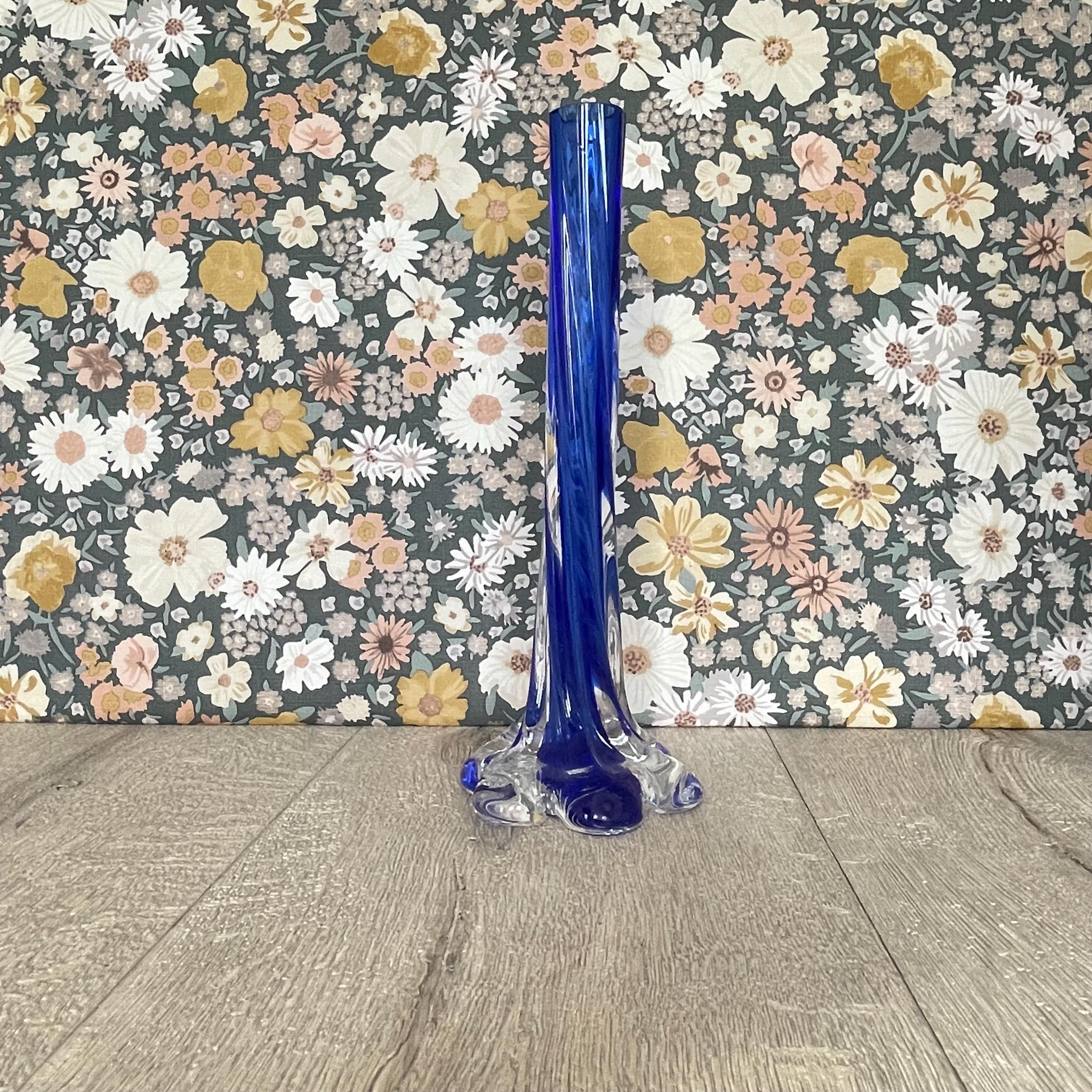 Cobalt Blue Elephant Foot Vase With Twisted Stem – Vintage MCM Cobalt Blue Elephant Foot Vase With Twisted Stem – Vintage MCM