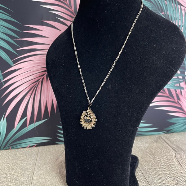 Petit pendentif de fleur de fil atomique - collier vintage de longueur de matinée dorée pour les femmes