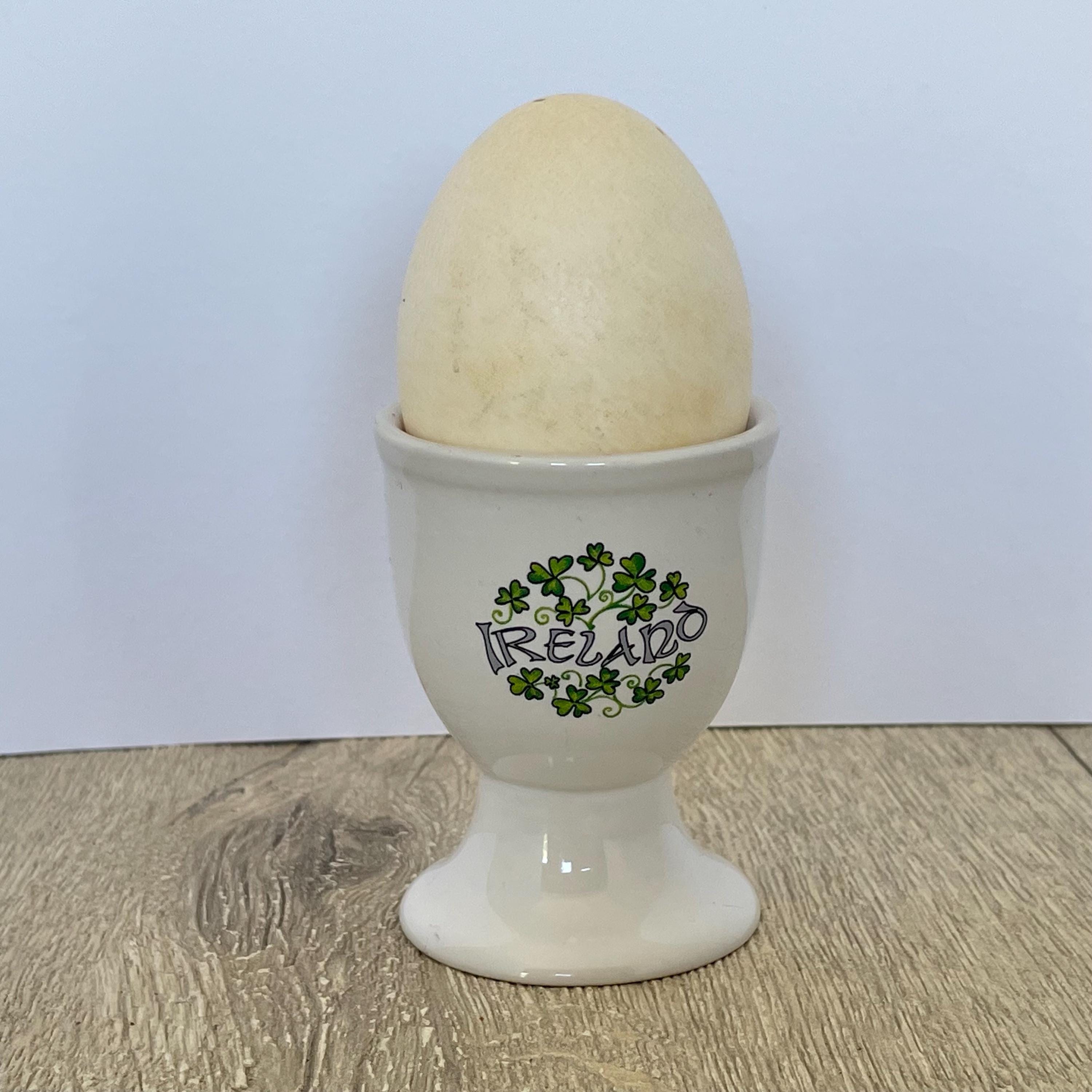 ヴィンテージ アイルランド エッグカップ – 緑のシャムロックモチーフ