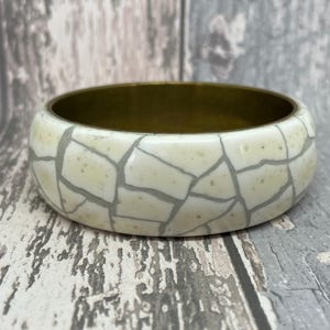 Midi cream mosaic crackle bangle with brass inner - vintage bracelet for women
