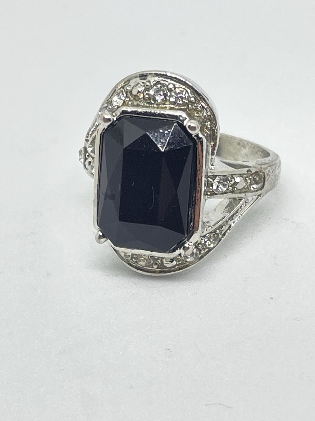 Bague de cocktail gothique vintage en strass Taille britannique