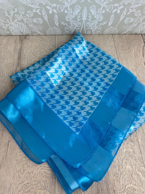 Blue houndstooth check pattern square headscarf -… - image 4