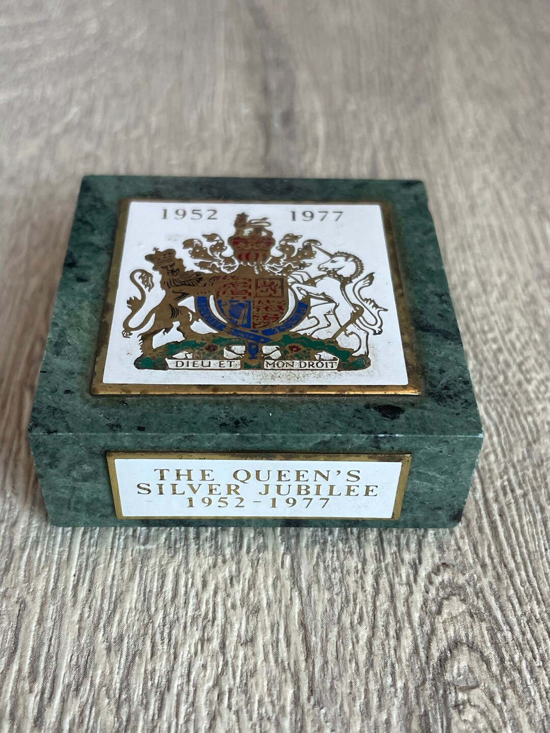 Queen Elizabeth II Silver Jubilee Paperweight British Royal Memorabilia