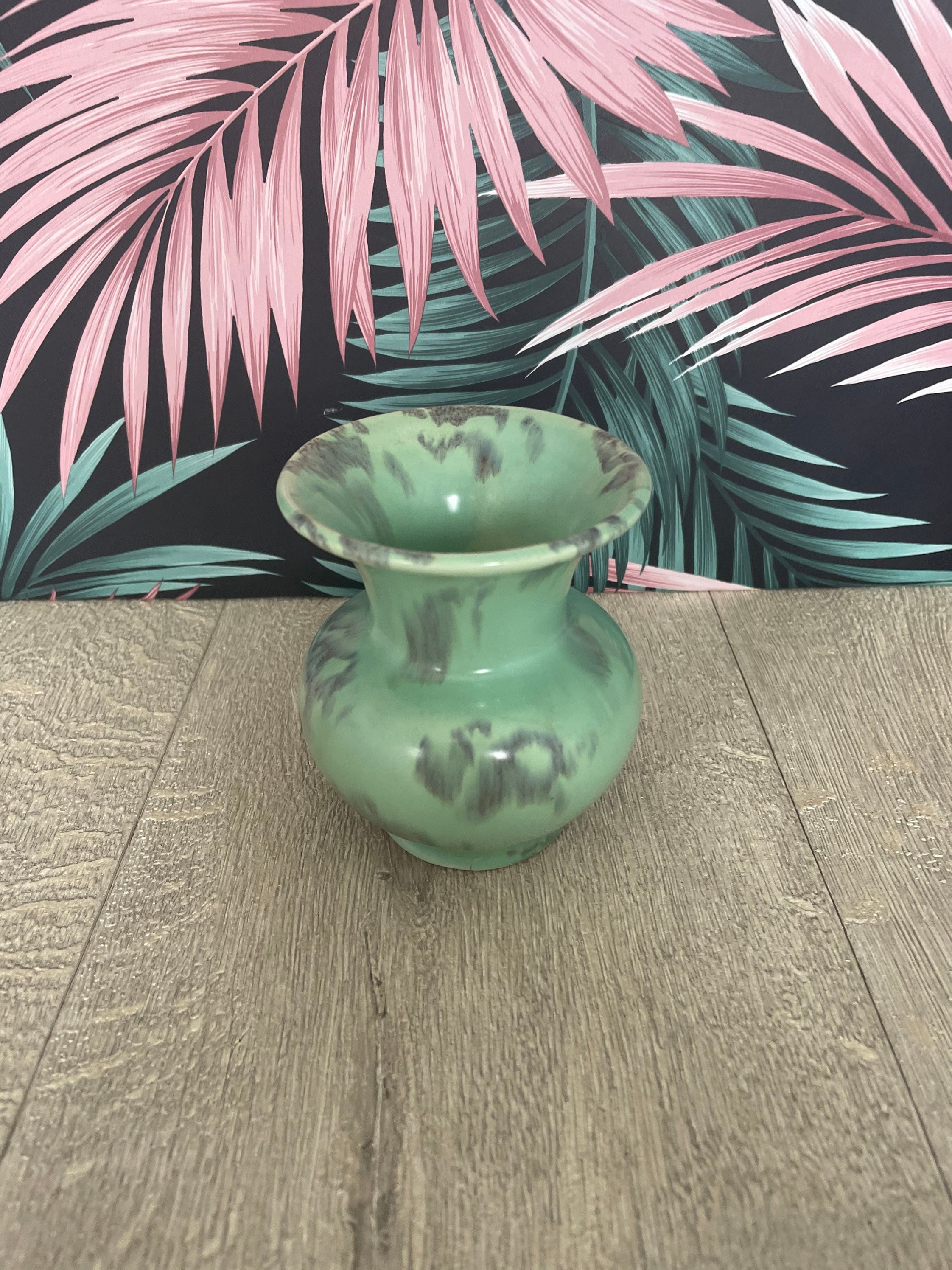 ヴィンテージのアクアグリーンのドリップ釉薬を施した小さな陶器の花瓶