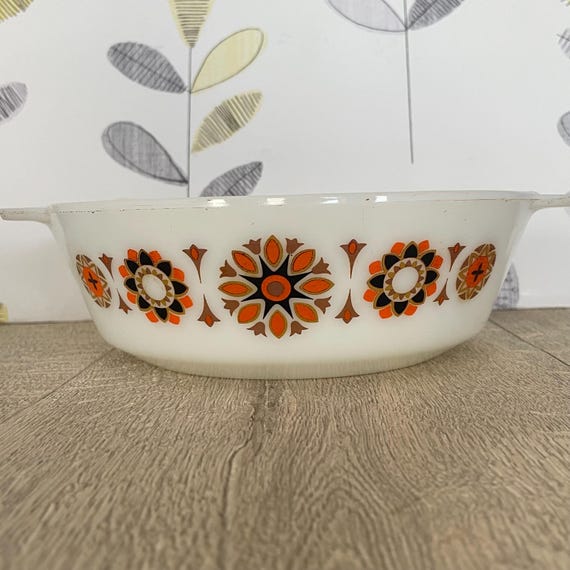 JAJ Pyrex Toledo Medium 2 Pint Casserole Dish - 70s British
