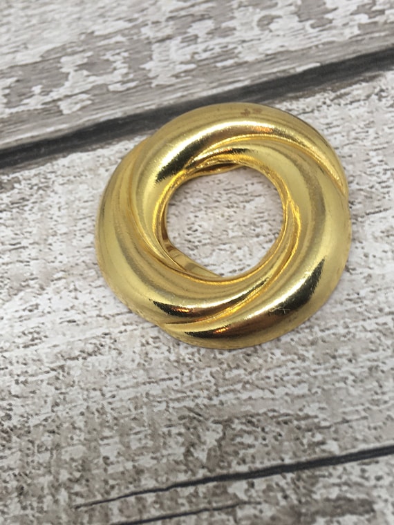 Golden Scarf Ring Clip Swirled Circle Costume Jewellery Clip 