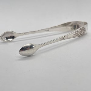 Traditional Sugar Tongs in Silver Plate – Vintage Style with Ornate Pattern