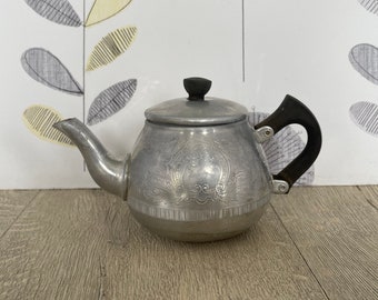 Small Swan Carlton range engraved tea pot with Bakelite handle