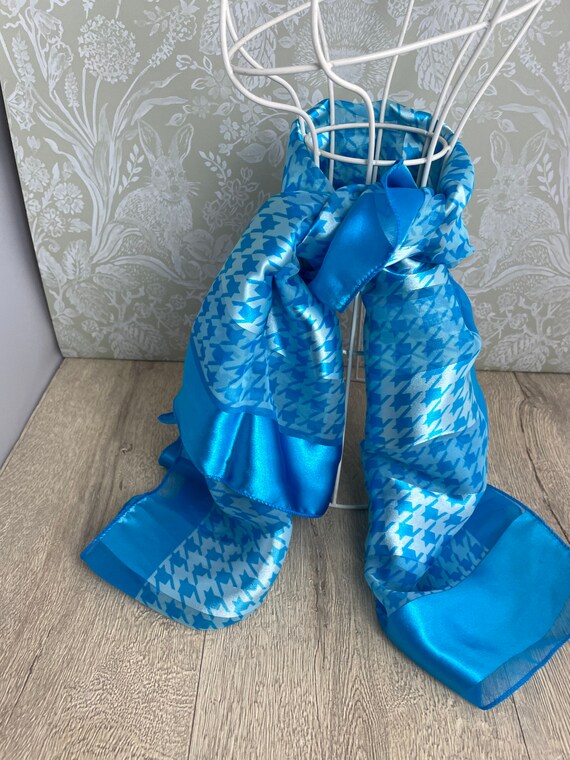 Blue houndstooth check pattern square headscarf -… - image 7