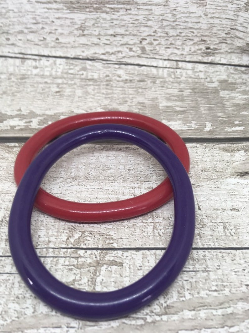 Bracelets ovales en plastique bracelet vintage serti de rouge et violet Bracelets rétro pour femme image 3