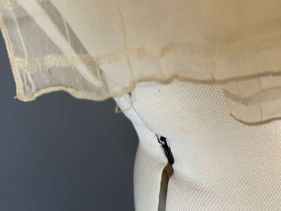 Beige and gold rectangular stripe pattern scarf - image 7