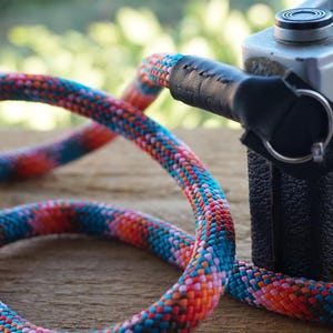 Handgenähter Kameragurt: DSLR/Fernglasriemen, Lederakzente