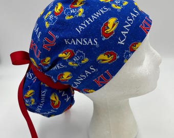 KU, Universidad de Kansas Jayhawks, Elección de estilo y corbatas, Gorros quirúrgicos