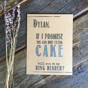 Ring-drager Card. grappig Ring aan toonder kaart.  U kunt extra cake hebben! Grappige bruidsmeisje rustieke bruiloft. Bruids uitnodigen uitnodiging. Bruidsmeisjes