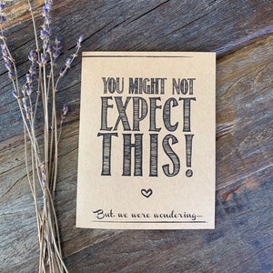 Officiant voorstel. Wil je met ons trouwen kaart. Word jij onze Officiant? Officiant voorstelkaart. Kan niet zeggen dat ik dat met je doe. Officieel cadeau