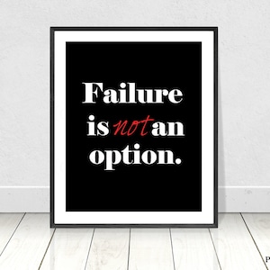 Könnte beinhalten: Schwarz-weiß gerahmter Druck mit dem Text "Failure is not an option." in fetten weißen Buchstaben auf schwarzem Hintergrund.