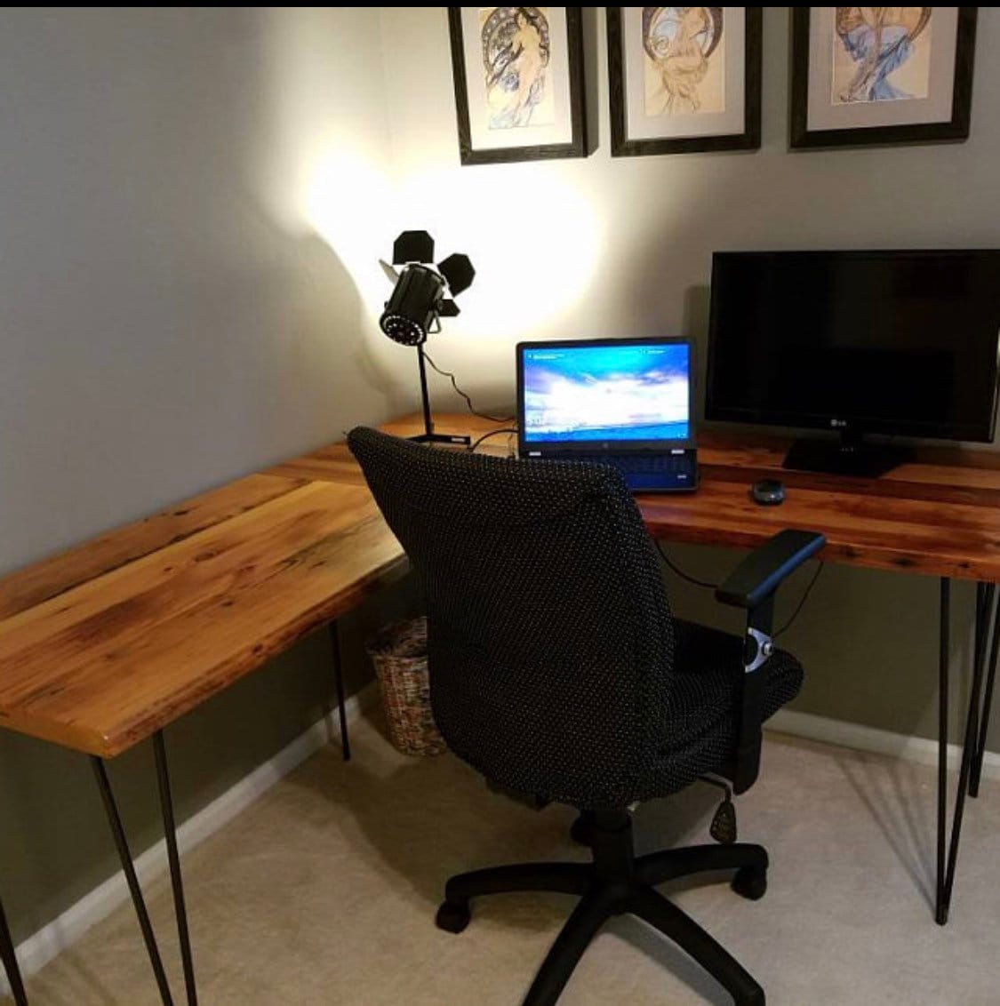 Reclaimed wood L shaped desk. Reclaimed wood desk. Corner desk. Industrial desk. Office desk. Hairpin leg desk. Executive desk. Home office.