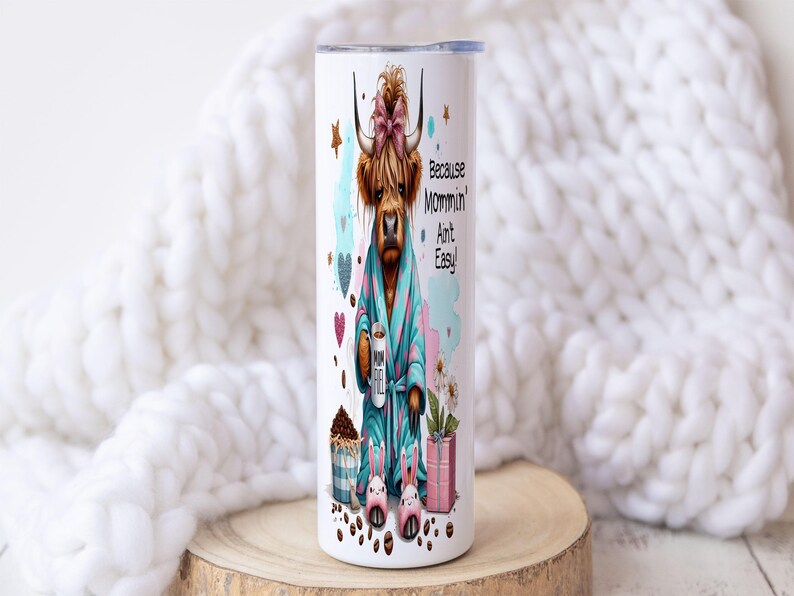 Highland Cow Mom Tumbler Wrap: Coffee Lover PNG (pobieranie cyfrowe) zdjęcie 11