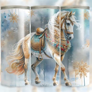 May include: A cylindrical tumbler with a design of a white horse with a flowing mane and tail, wearing a saddle and festive decorations. The background features a winter scene with snowflakes and a watercolour effect. The tumbler is cylindrical.
