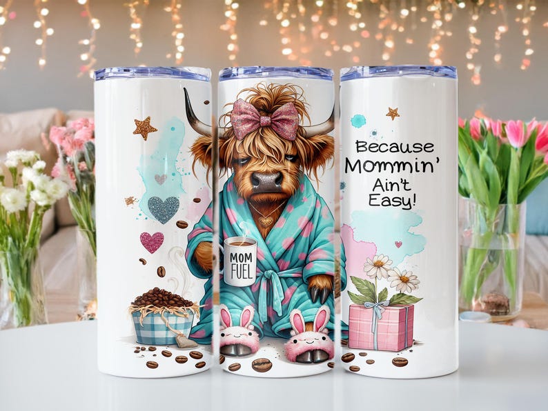 Highland Cow Mom Tumbler Wrap: Coffee Lover PNG (pobieranie cyfrowe) zdjęcie 12
