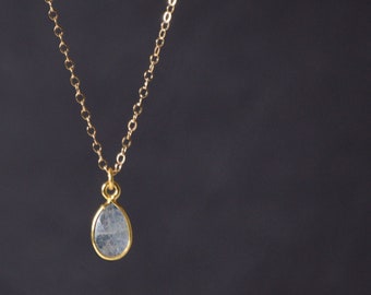Aquamarin Kette, kleiner Aquamarin -Anhänger Goldkette, Geburtsstein, personalisierte halskette , filigrane Kette, minimalistischer Schmuck