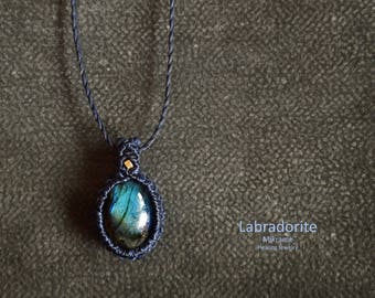 Labradorite,Delicate Labradorite Necklace,blue labradorite,Delicate Necklace,Raw Labradorite,Labradorite Pendant,Minimalist Necklace,14KGold