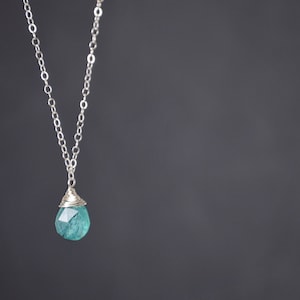 Apatite Choker Necklace,Minimalist Gemstone Jewelry,Necklace for every day,Necklaces for Women,Birthstone Jewelry Gifts, Turquoise pendant